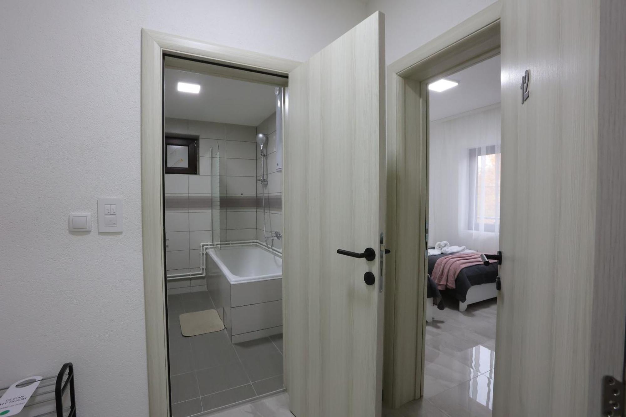 Ivan'S Guesthouse Paraćin 外观 照片